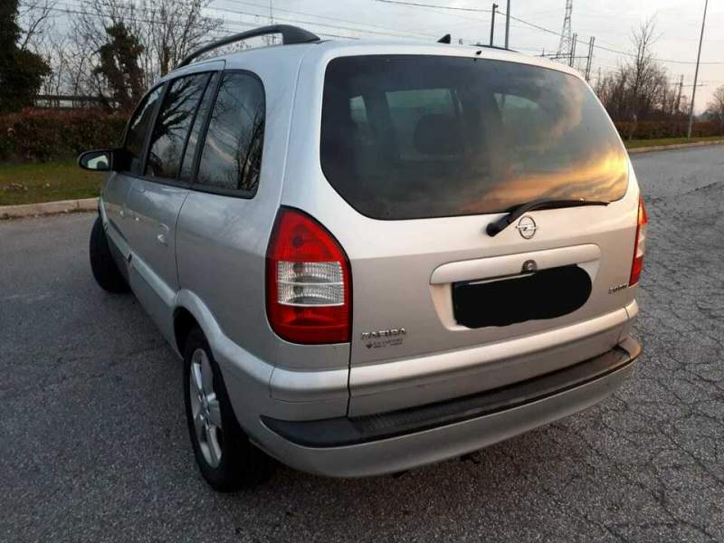 Opel Zafira 2.0 TDi 2005 con gancio traino