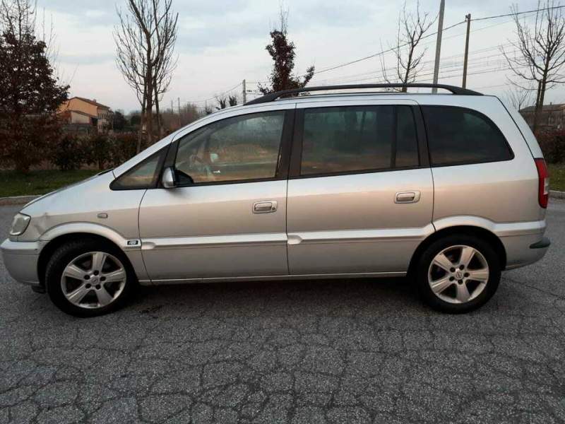 Opel Zafira 2.0 TDi 2005 con gancio traino