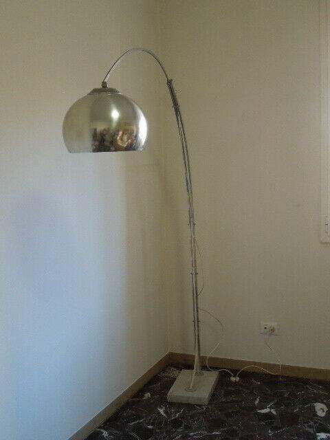 LAMPADA VINTAGE con base in marmo a stelo ad arco anni 70