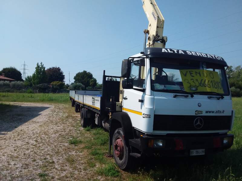 Camion mercedes con gru cormach