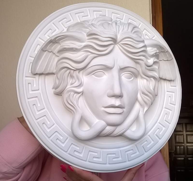 Dal mito la Medusa scultura avente diametro di 38 cm