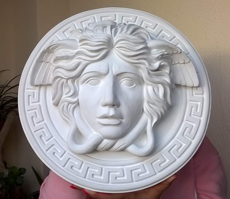 Dal mito la Medusa scultura avente diametro di 38 cm