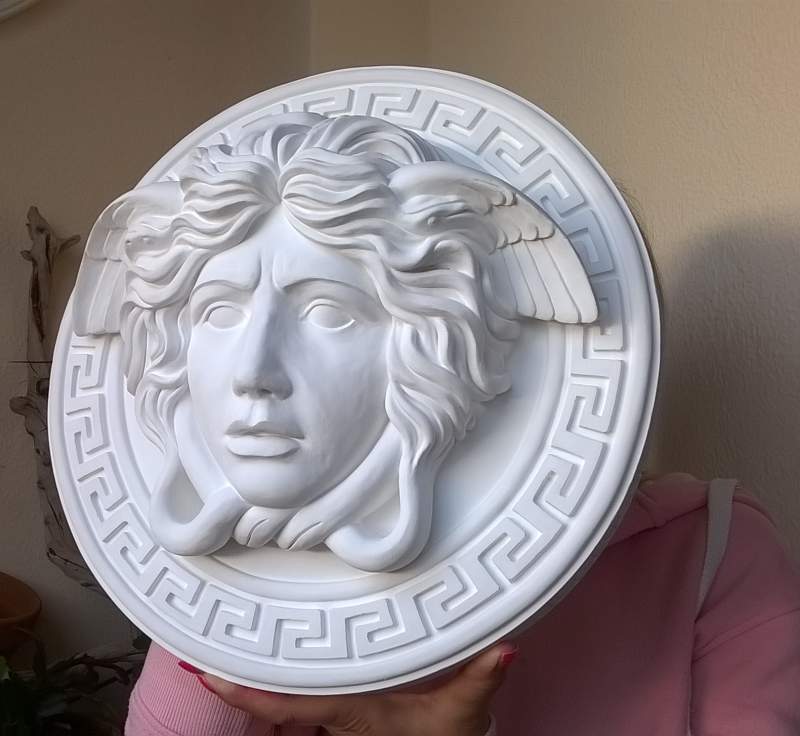 Dal mito la Medusa scultura avente diametro di 38 cm