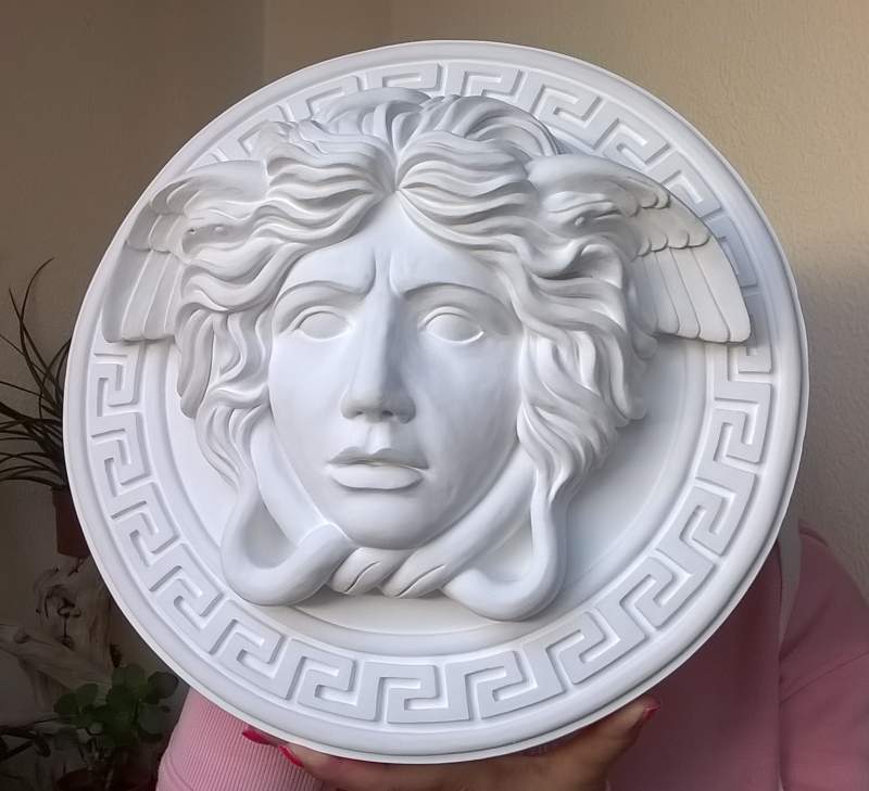 Dal mito la Medusa scultura avente diametro di 38 cm