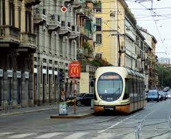 Ristorante piu' vetrine, dehor in via Vigevano